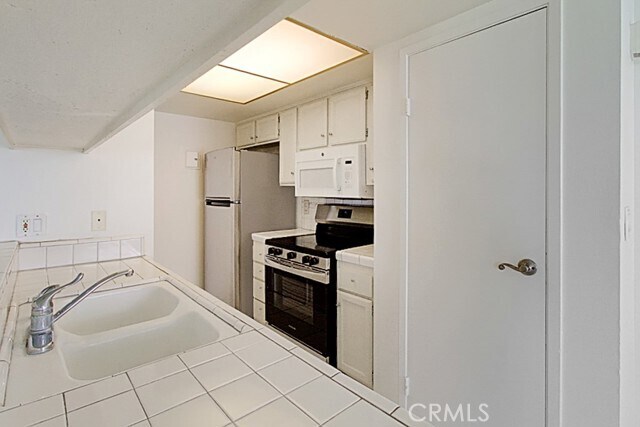 Building Photo - 16685 Viewpoint Ln