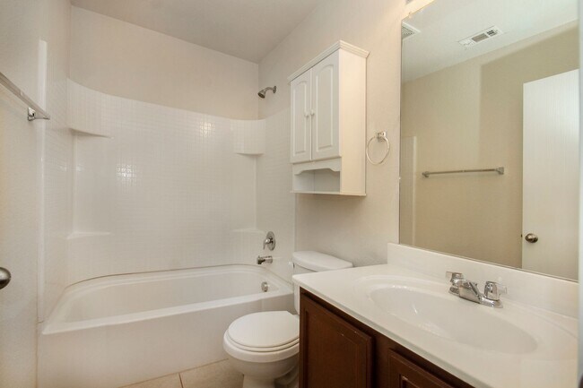 Building Photo - House For Lease in Sherman
