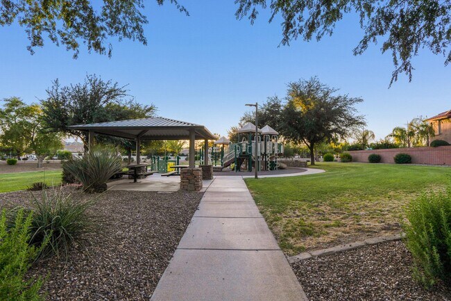 Building Photo - Gorgeous Everything you Need 4Bedroom plus Den Chandler Home!