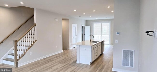 Building Photo - 24148 Thurso Sq
