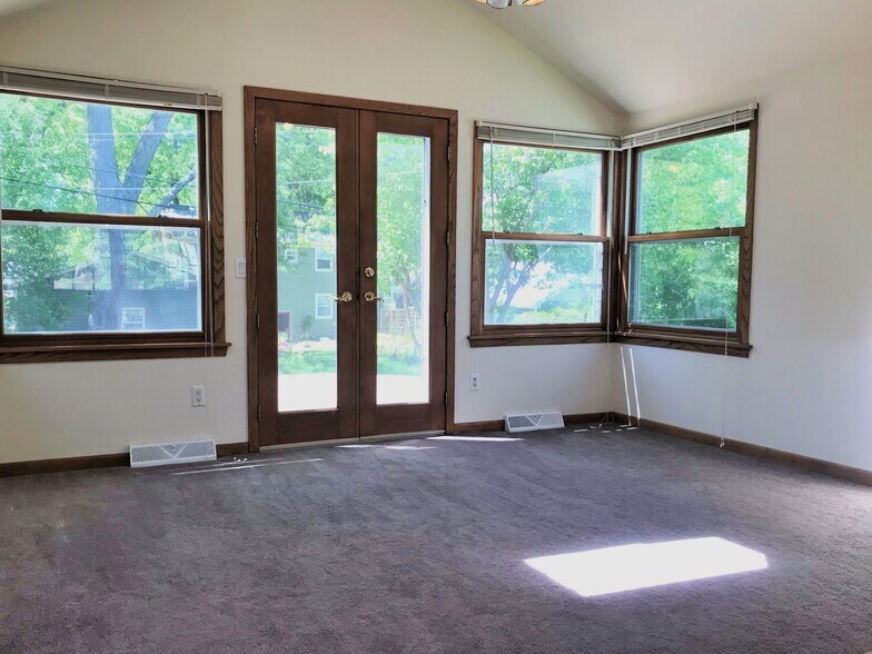 Building Photo - 306 S Owen Dr