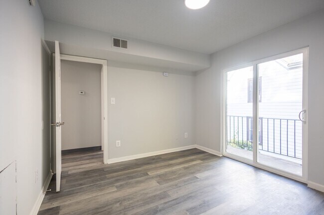 Building Photo - Amazing 3 BR/1 BA Apartment in Anacostia with 1 month free rent and 1 year of free parking!