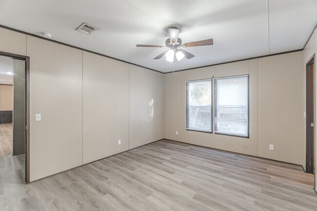 Building Photo - 13154 S Lee Shore Dr