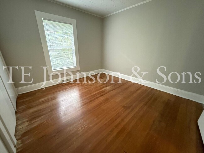 Building Photo - Charming 2 Bedroom Home with Rocking Chair Front Porch Near Downtown Winston-Salem