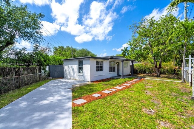 Primary Photo - 3494 SW 56th Ave
