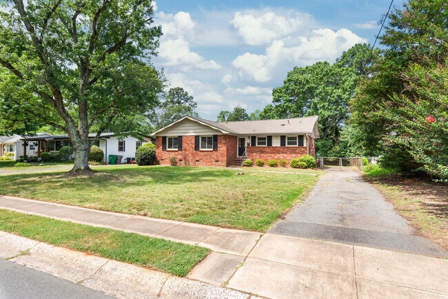 Building Photo - 3 Bedroom Home in South Charlotte