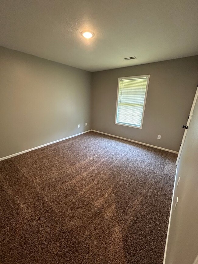Building Photo - 2650 E Oakbrook Dr