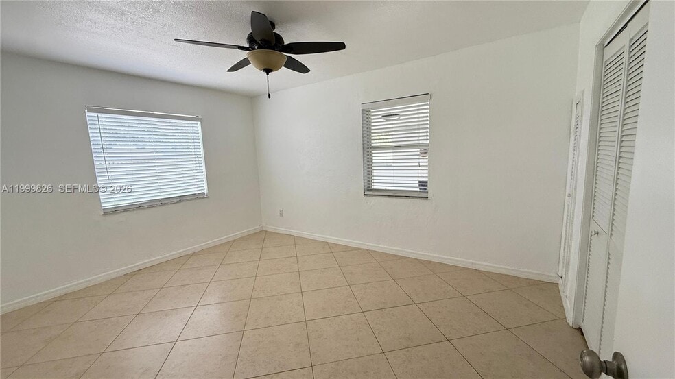 Building Photo - 11501 SW 43rd Ln