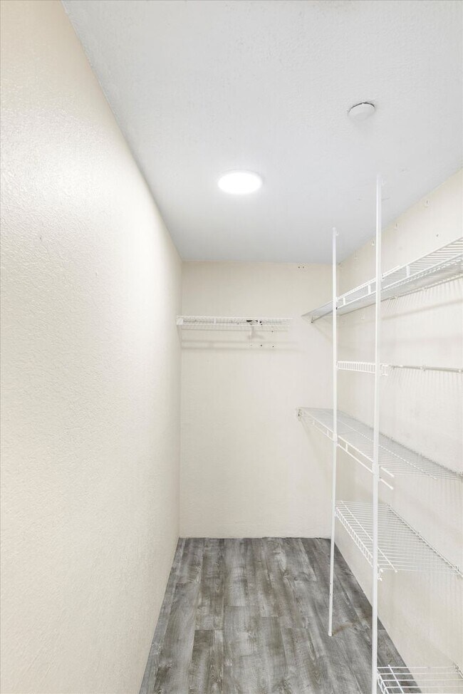 Building Photo - 2 Bedroom 2 Bathroom in the Salt Ponds Con...