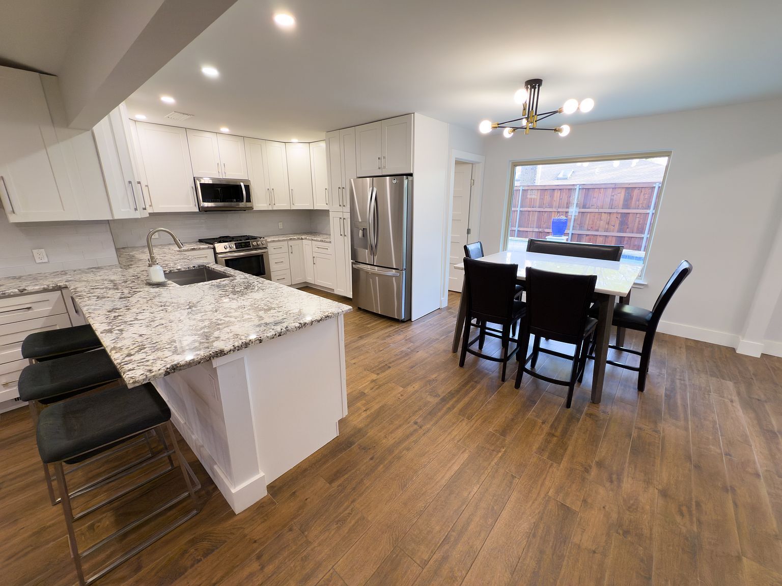 Kitchen detail showing granite countertops and stainless steel appliances - 2006 Candle Ct
