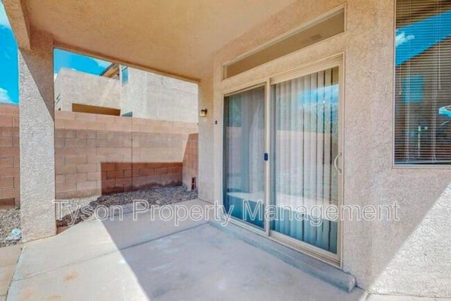 Building Photo - 2420 Falesco Dr SE