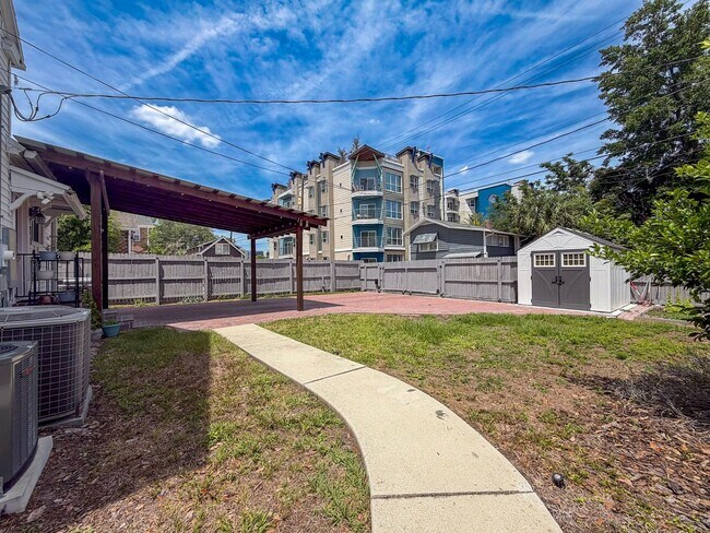 Building Photo - Luxury Historic Home Near UF | Fully Renovated 3BR/2BA with Private Yard & Premium Finishes