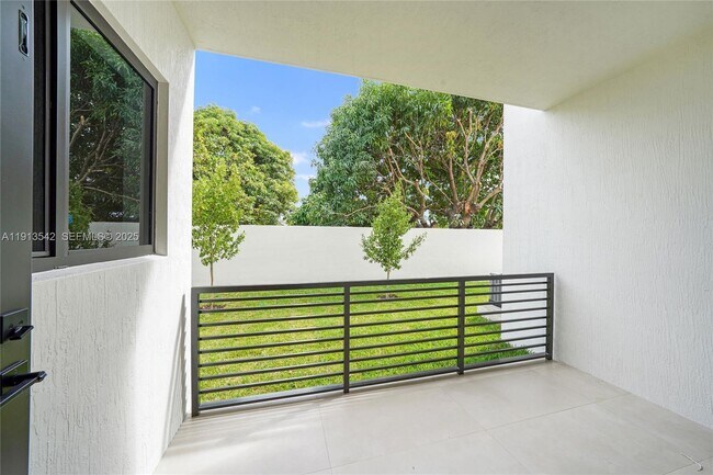 Building Photo - 4309 E 8th Ct