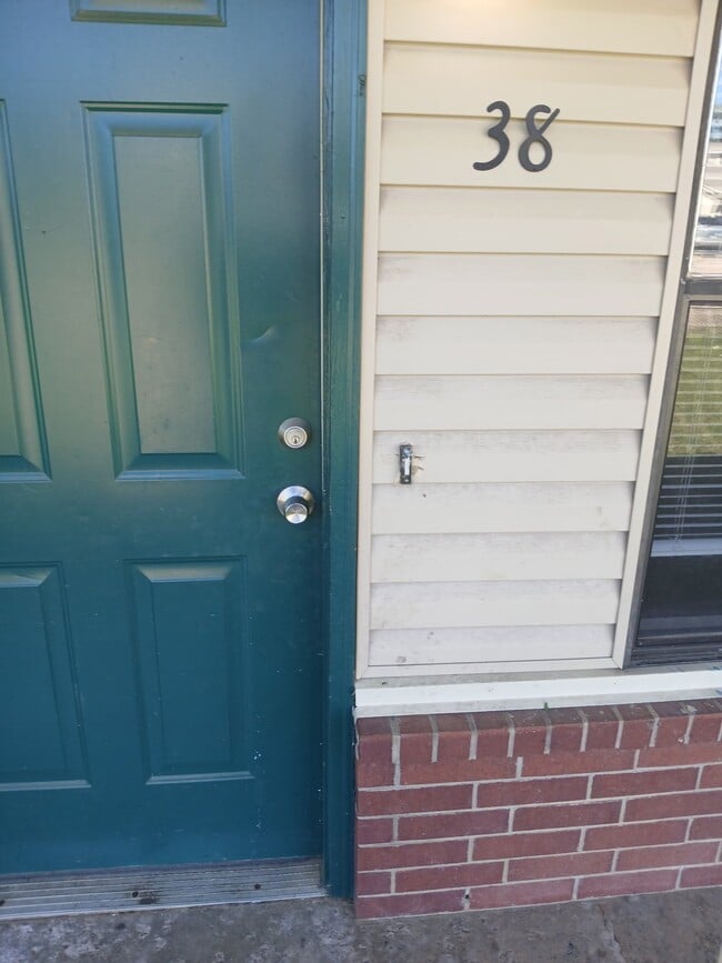 Building Photo - 4301 Yorkshire Dr