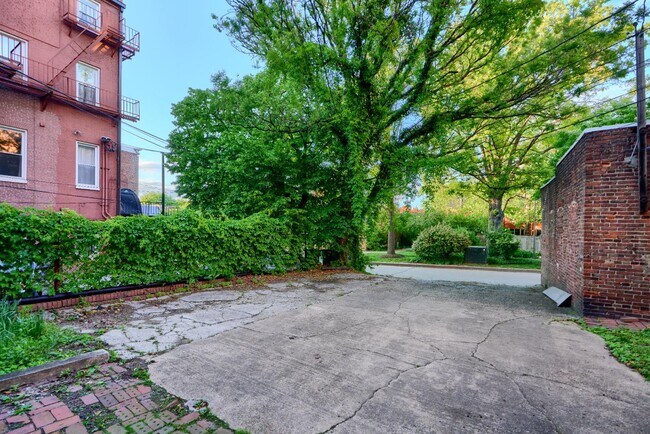 Building Photo - 1317 Eutaw Pl