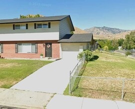 Building Photo - 20/22 Poplar Ave.