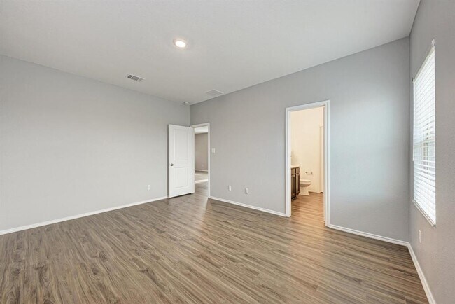 Building Photo - 129 Vulcan Dr