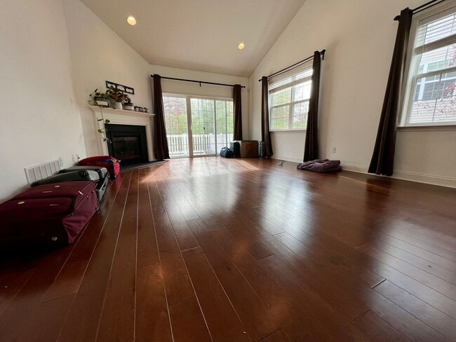 Building Photo - Luxurious 4-Bedroom Corner Townhome in Newtown Square! Available mid-April!