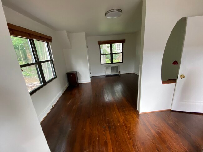 Building Photo - 17 Nassau Rd