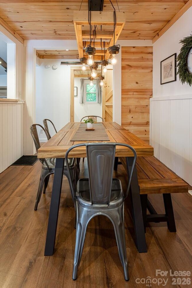 Building Photo - 260 Allison Hill Rd