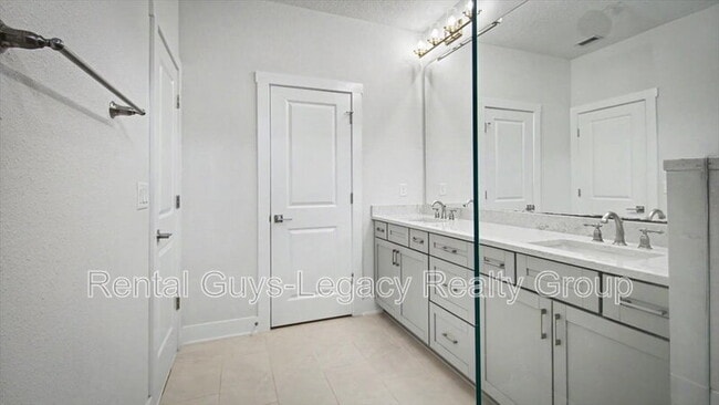 Building Photo - 409 Crestview Dr