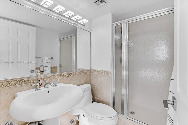 Building Photo - 5880 Collins Ave