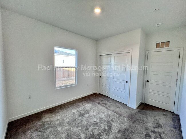 Building Photo - 6088 E Giavanna Ave