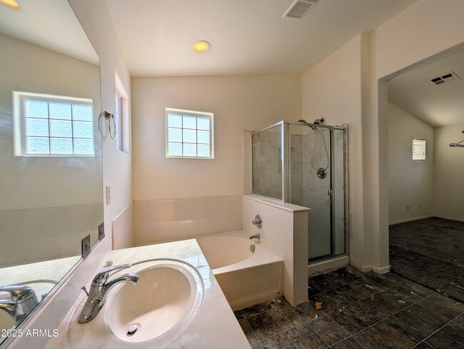 Building Photo - 3848 E Pollack St