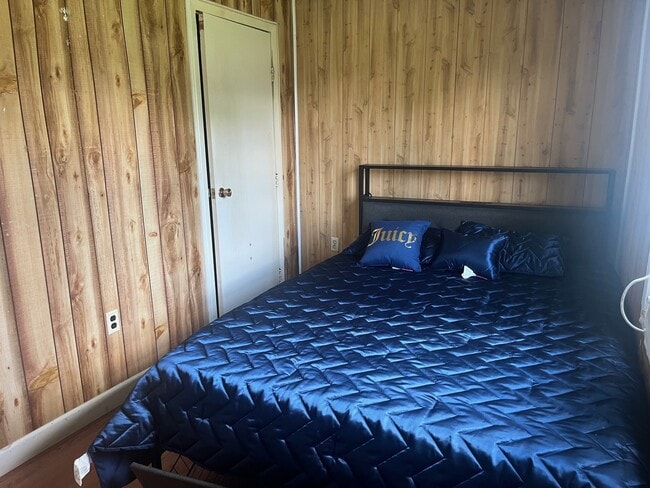 Building Photo - 202 N Avenue C