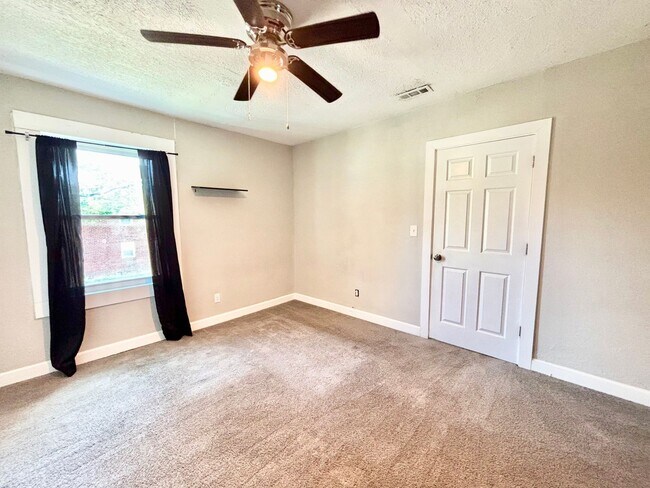 Building Photo - Charming 3 Bedroom Home in Norfolk