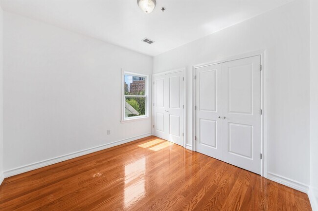 Building Photo - 239 Baldwin Ave