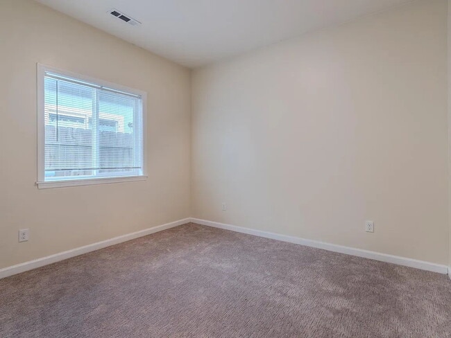 Building Photo - 855 Tannin Dr