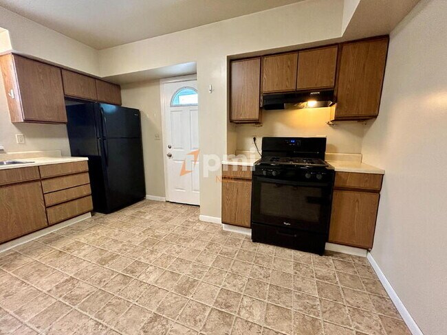 Building Photo - 1302 2nd St