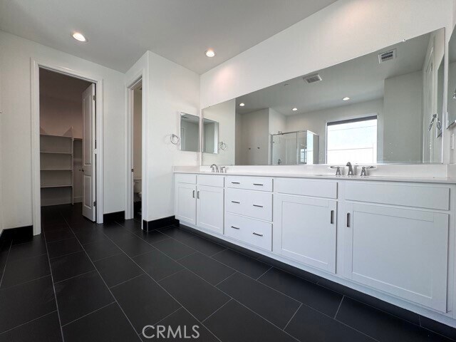 Building Photo - 25061 River Peak Dr
