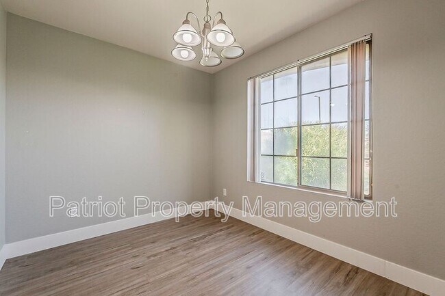 Building Photo - 13930 W Country Gables Dr