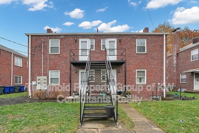 Building Photo - 851 Kenwick Rd