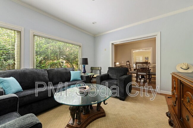 Building Photo - 10 Old Woodlands Ct