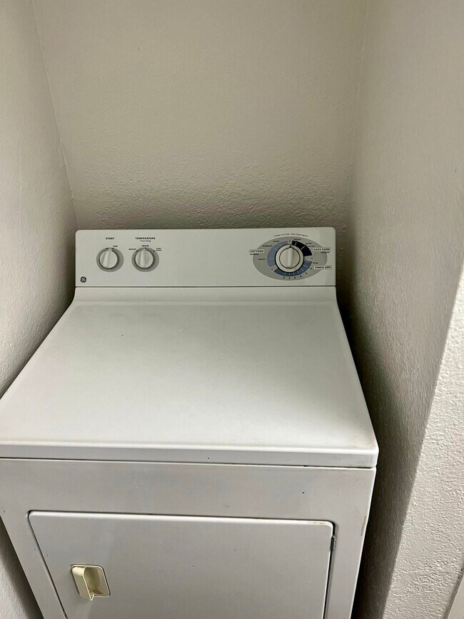 Building Photo - 10655 Lemon Ave