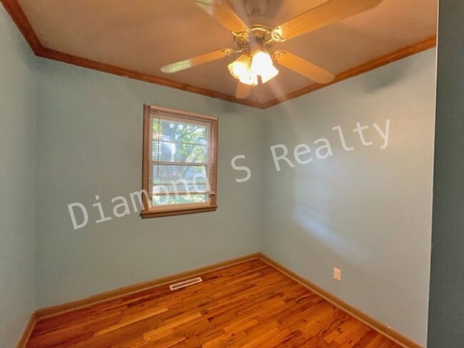 Building Photo - South Springfield 3 Bedroom Home Available Soon!