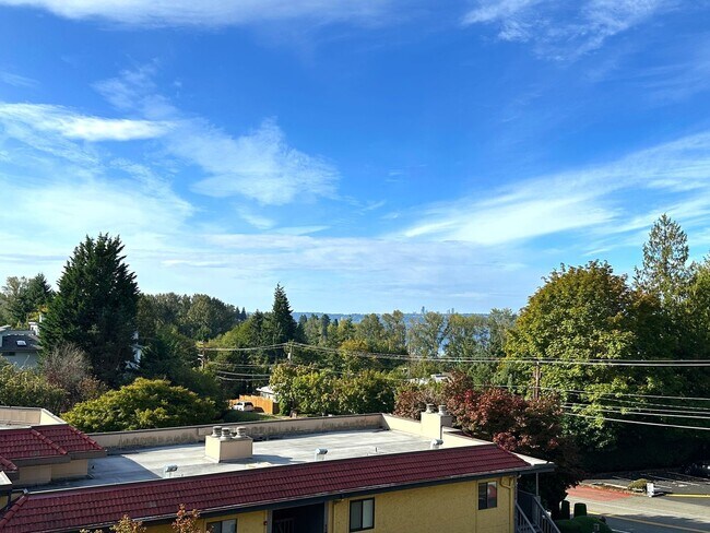 Building Photo - 2bd/2ba Kirkland Condo