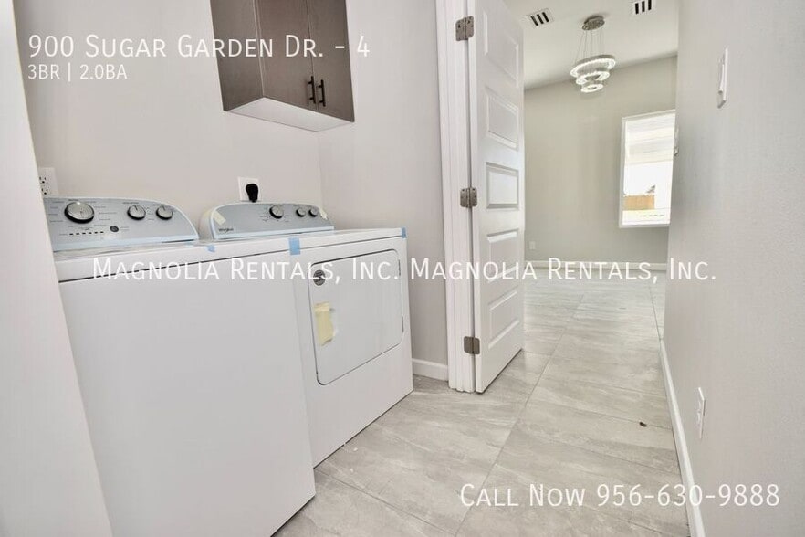 Building Photo - 900 Sugar Gdn Dr