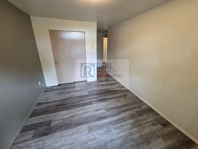 Building Photo - Check out this adorable 2.0 bedroom, 2.5 b...