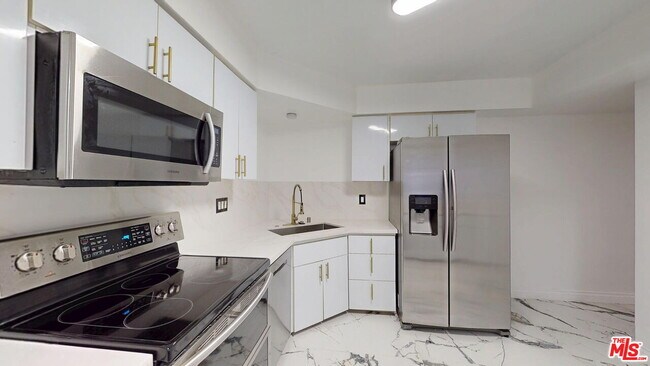 Building Photo - 14335 Huston St