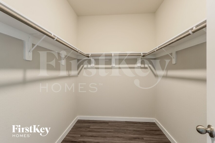 Building Photo - 446 S Centro Cir