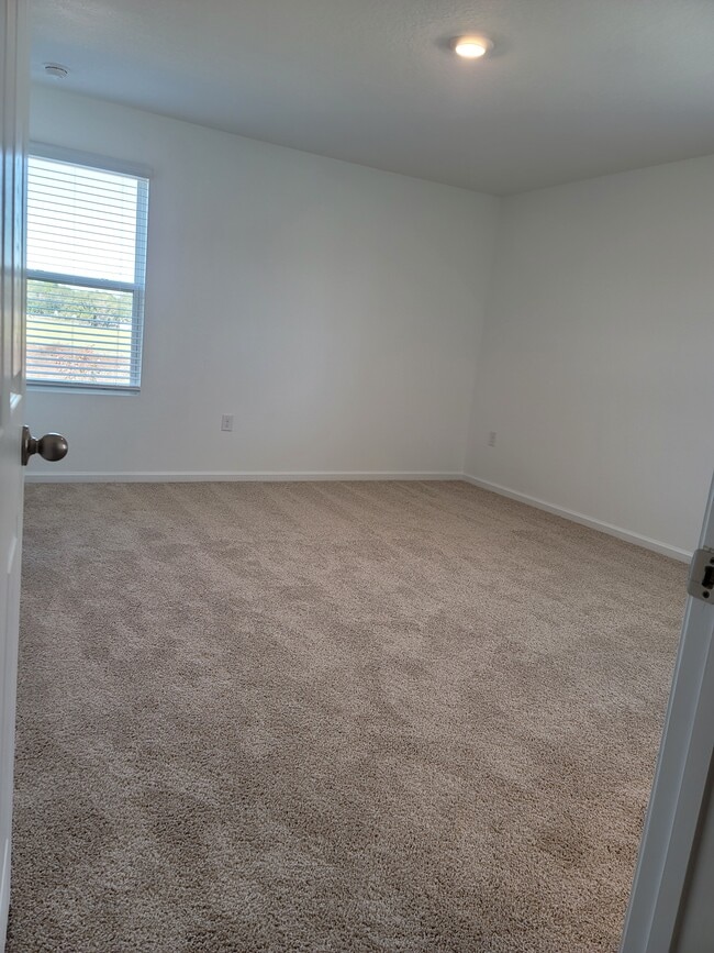 Primary bdrm w/huge closet - 9025 Gifford Dr