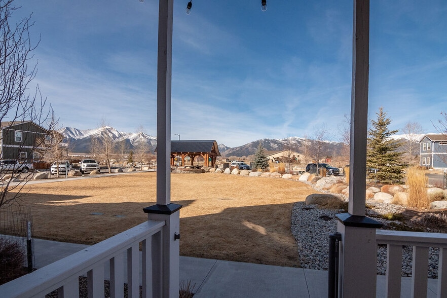 Building Photo - 120 Barnwood Cir