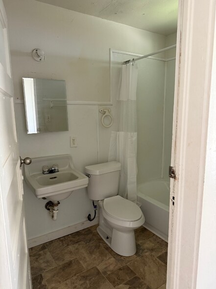 Building Photo - 306 N 5th St