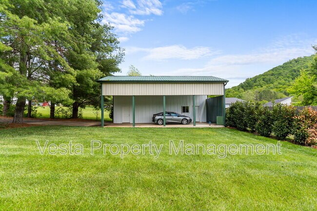 Building Photo - 857 Reems Creek Rd