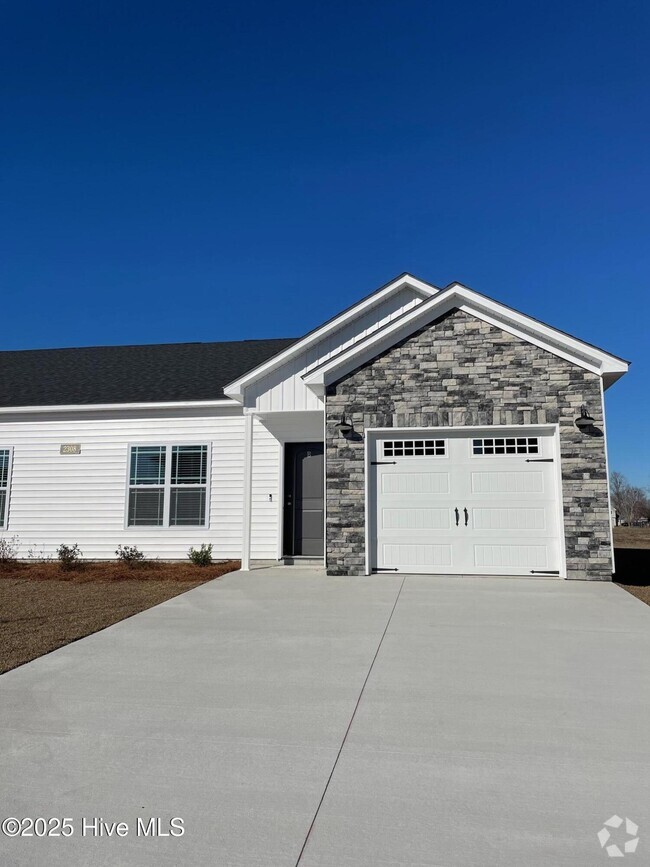 Building Photo - 2308 Sweet Bay Drive.