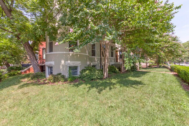 Building Photo - 1800 19th Street NW Apt 4